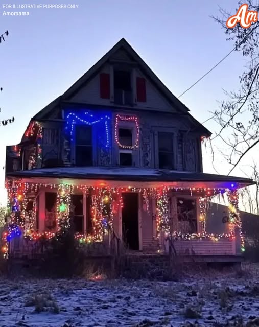 On Christmas Eve, I went to my parents’ deserted house, which had been missing for a while, and discovered it was beautifully decorated